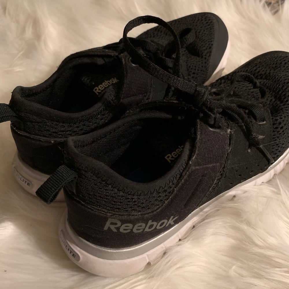 Size 8 women’s Reebok walking shoes